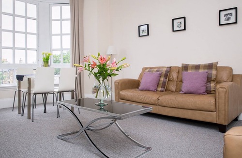 Prestwick Apartment | Prestwick Town Centre Stunning Flat for holidays and corporate lets