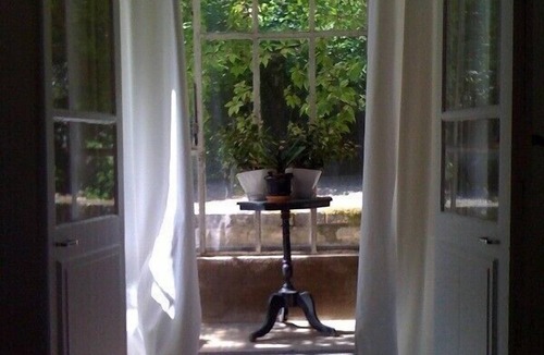 Dijon House | Pretty lodging between town & countryside in park in Dijon, on side of vineyards