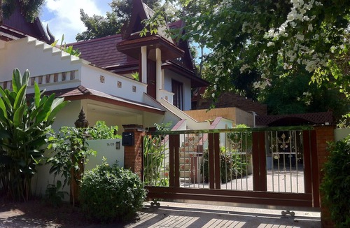 Bophut Villa | Pretty Thai style villa with large pool
