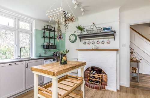 Birdham House | Pretty Three Bedroomed home near the Beach - Pass the Keys