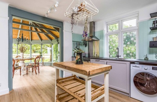 Birdham House | Pretty Three Bedroomed home near the Beach - Pass the Keys