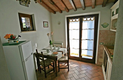 Casole d'Elsa House | Pretty Tuscan cottage surrounded by private hills