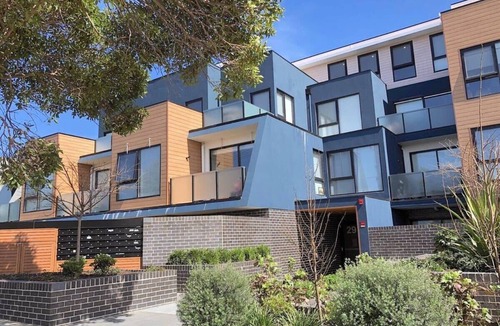 Bentleigh Apartment | Pride Modern 2BR Apt in Bentleigh Private Garden Free Parking