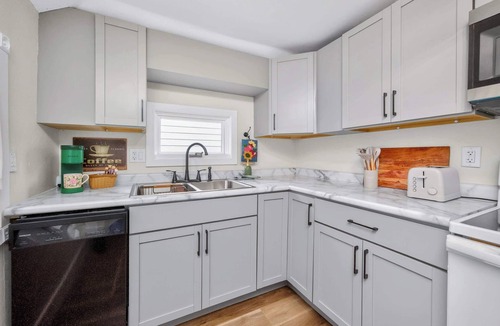 Ames House | Prime Ames Location 2BR 1BA Near ISU