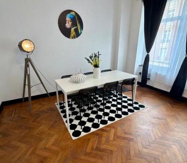 Statiekwartier Apartment | Prime Antwerp Location, Stylish 2BR Apartment