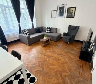 Statiekwartier Apartment | Prime Antwerp Location, Stylish 2BR Apartment