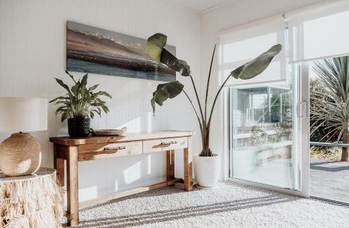 Hokitika House | Prime Beachfront - Sunsets, Space & Serenity
