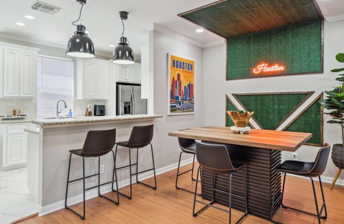 Midtown House | Prime Central Location + GARAGE! 5 minutes to Downtown & Near Med Center & NRG