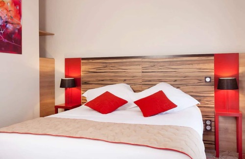Perrache Apartment | Prime Confluence District Retreat: Modern Amenities