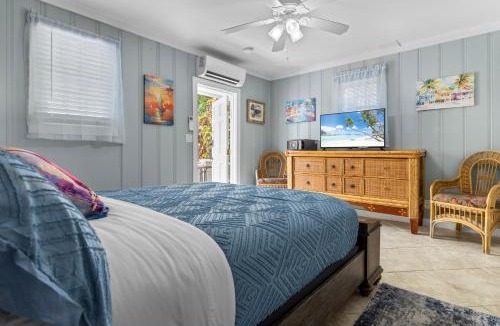 Old Town House | Prime Downtown Location - Truman Little Cozy Cottage