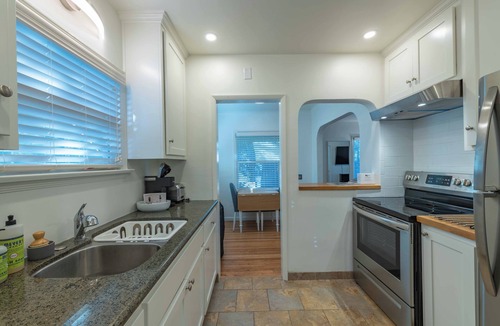 Paso Robles House | Prime Downtown Paso Guest House - Private & Wakable