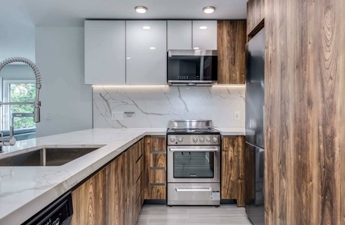 Downtown Vancouver Apartment | Prime Downtown West End | Quiet 2BR Retreat