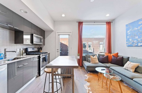 East Cesar Chavez Apartment | Prime East Downtown Studio w/pool, gym, laundry