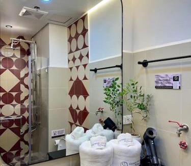 Legazpi Village Apartment | Prime End Sunset View Unit in Makati