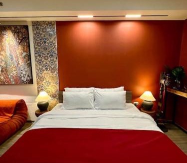 Legazpi Village Apartment | Prime End Sunset View Unit in Makati
