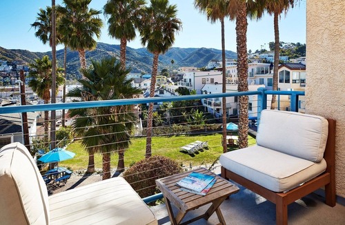 Avalon Hotel | Prime Location: 2 Charming Rooms Near Descanso Beach – 9 Min Walk to Shore