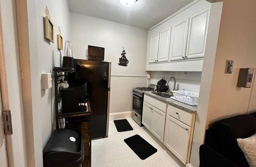 New Haven Apartment | Prime location, 2 min from Yale!
