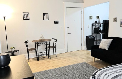 New Haven Apartment | Prime location, 2 min from Yale!