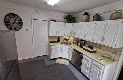 Downtown Niagara Falls House | Prime location! 4 bedroom house located right next to the casino and the falls