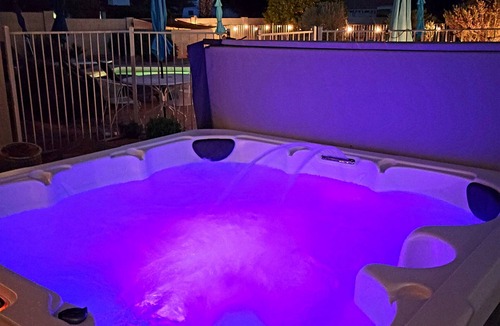 Paradise Valley Village House | Prime Location! 5000Sq'-Acre Pool/Game Room/Hot Tub/Putting Green/200+ 5★ratings
