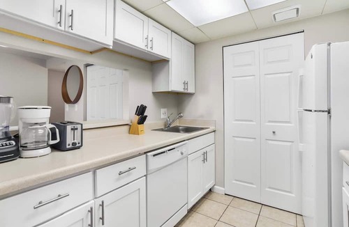 Crystal City Apartment | Prime Location | Apartment Steps from Metro
