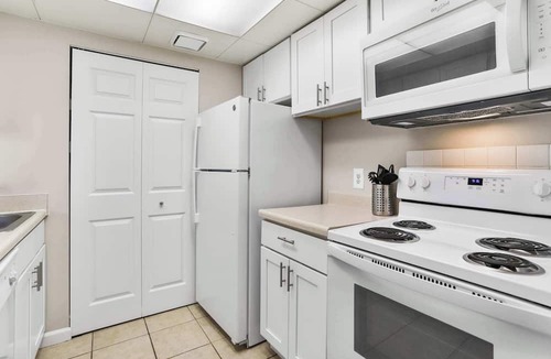 Crystal City Apartment | Prime Location | Apartment Steps from Metro