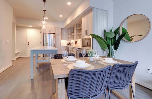 Clarendon Apartment | Prime Location Apt W Gym