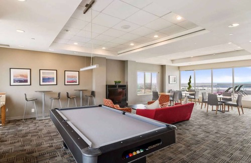 Crystal City Apartment | Prime location Apt W Gym & Indoor Pool