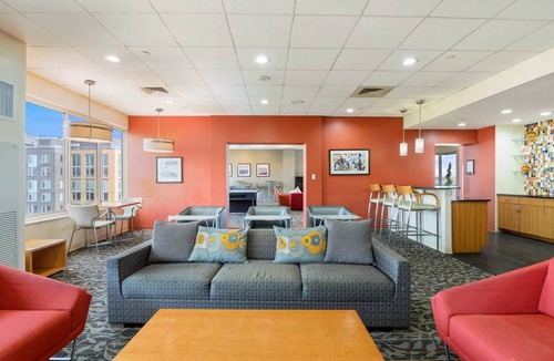 Crystal City Apartment | Prime location Apt W Gym & Indoor Pool