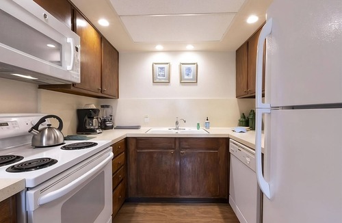 Canyon Corridor House | Prime Location! Balcony, Fully-Equipped Kitchen!