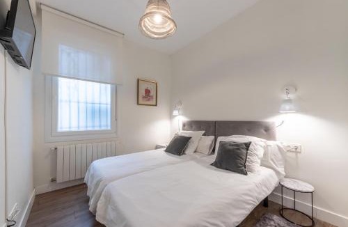 Abando Apartment | Prime Location Bilbao | 4BR, 2BA & Parking