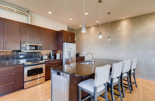 North Central Westminster House | Prime Location -Denver-Boulder - END UNIT w/Mountain View!!! Multiple decks!