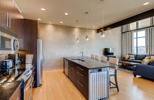 North Central Westminster House | Prime Location -Denver-Boulder - END UNIT w/Mountain View!!! Multiple decks!