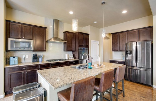 Windsor House | Prime Location | EV Outlet | Pets Ok - Sleeps 14
