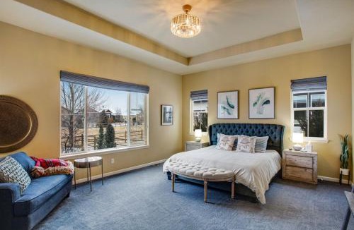 Windsor House | Prime Location EV Outlet Pets Ok - Sleeps 14
