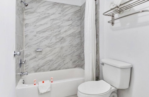 Ingleside Hotel | Prime Location Free Parking Onsite, Pool, Near Port Aransas Nature Preserve