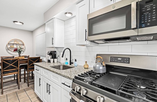Mount Clemens Apartment | Prime Location! King Bed near Mt. Clemens Downtown