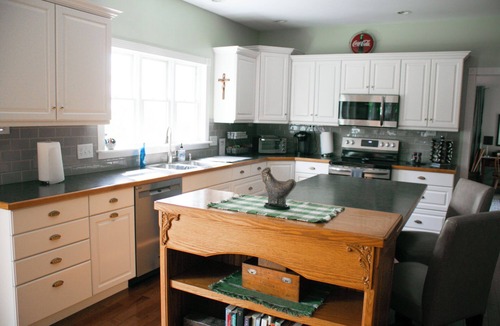 Williamsburg House | Prime location less than 1 mile from Traverse City Horse Shows/GLEF