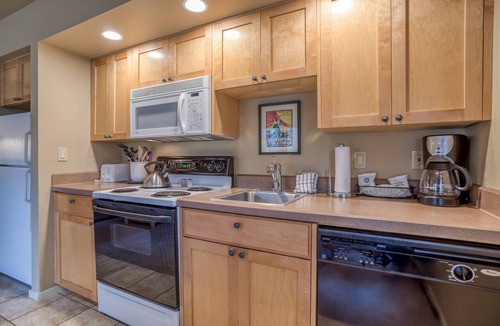 Century West Condo | Prime Location Lower-Level Condo with Mt. Bachelor Village Hot Tubs and Pool