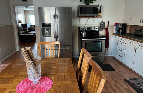 Old Bend Cottage | Prime Location Near River, Downtown, Old Mill And All Your Favorite Breweries