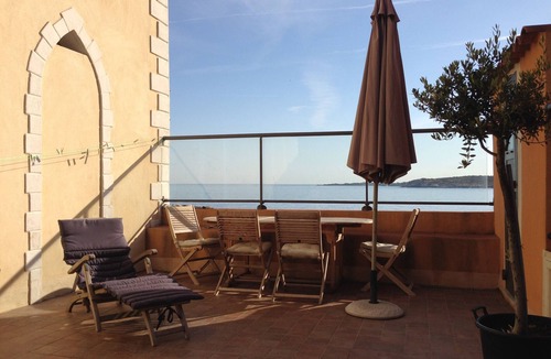 Algajola Apartment | Prime location right by the sea with huge terrace & balcony, ideal for families