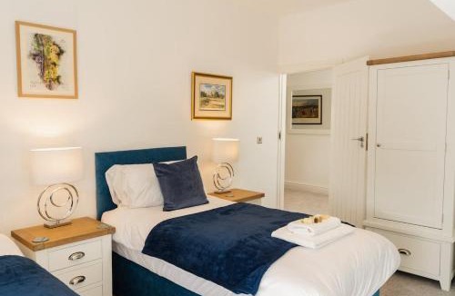 Hoylake House | Prime Location Steps from Royal Liverpool Golf