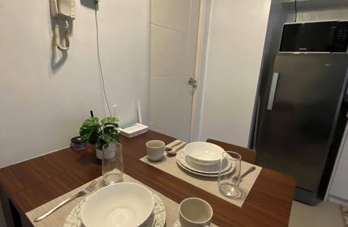 San Lorenzo Apartment | Prime Location Studio Condo in Makati with City View and Fast Wifi