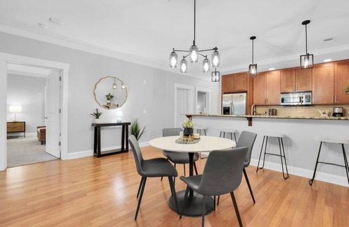 Old West Broad Neighborhood Apartment | Prime Location, Walkable Historic District 2BDR | The Juliette #104 by AvantStay