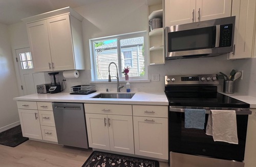 West Woodland House | Prime Location, Whisper-Quiet A/C in Every Room, Pet-Friendly Entire Home