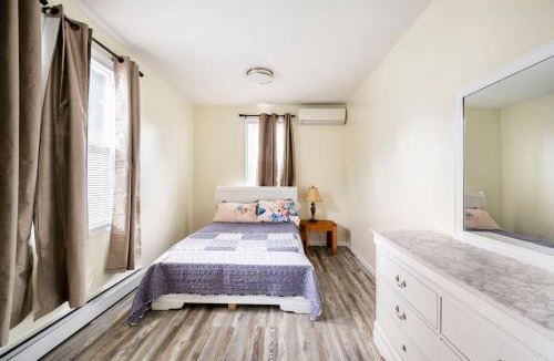 Jamaica Hills Apartment | Prime NYC Retreat