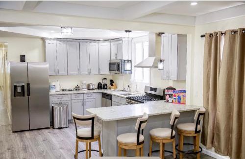 Jamaica Hills Apartment | Prime NYC Retreat