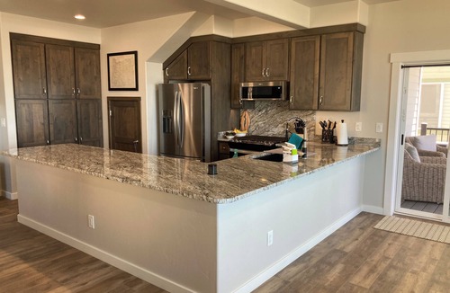 Gold Beach House | Prime Oceanfront Getaway. Beach access. AC, Fireplace. EV Charger, Pet Free.