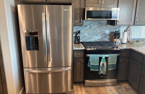 Gold Beach House | Prime Oceanfront Getaway. Beach access. AC, Fireplace. EV Charger, Pet Free.