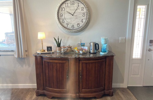 Gold Beach House | Prime Oceanfront Getaway. Beach access. AC, Fireplace. EV Charger, Pet Free.